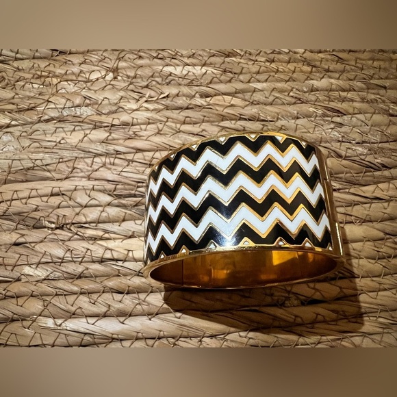 KATE SPADE  "La Vida Loca" Chevron Ziggurat Bracelet  Gold & White/Black - Picture 4 of 9